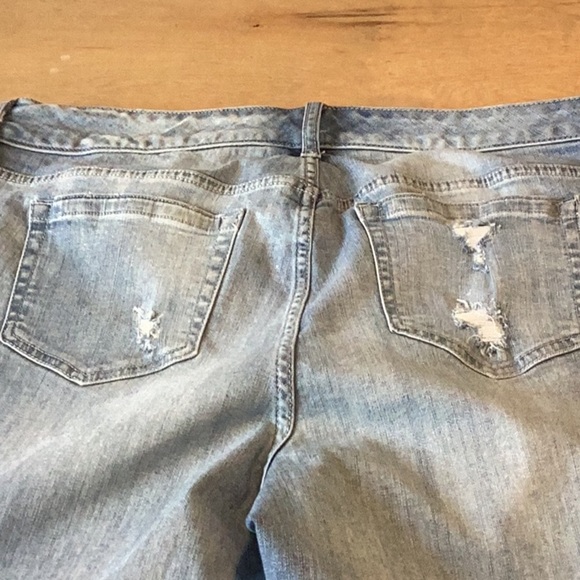 TORRID LIGHT WASH DISTRESSED PATCHED MID RISE SKINNY JEANS SZ 14 - Picture 11 of 12